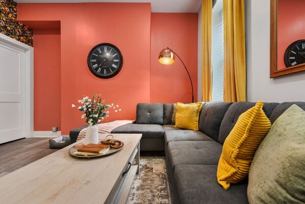 Smart TV, stereo, offices