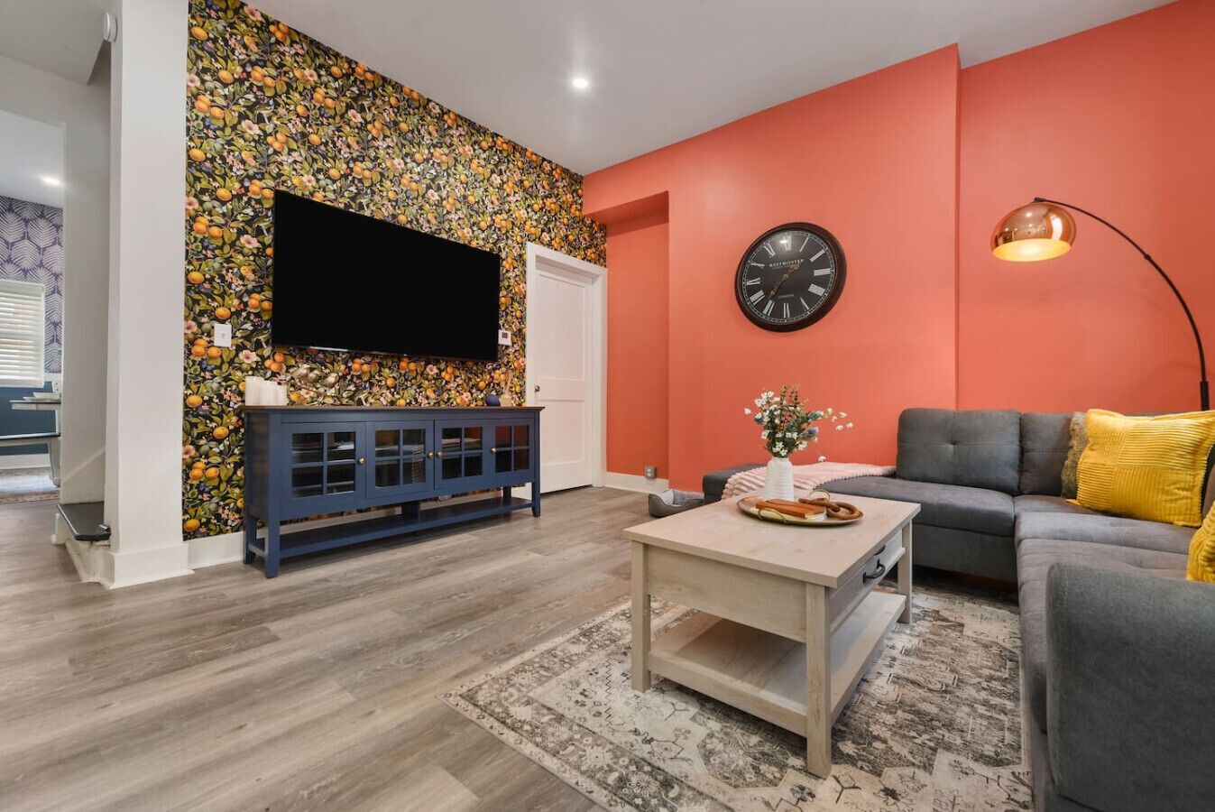 Smart TV, stereo, offices