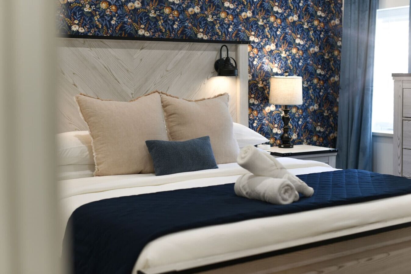 2 bedrooms, desk, iron/ironing board, travel crib