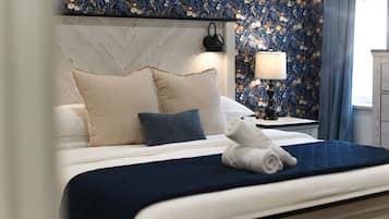 2 chambres, bureau, fer et planche à repasser, lit parapluie