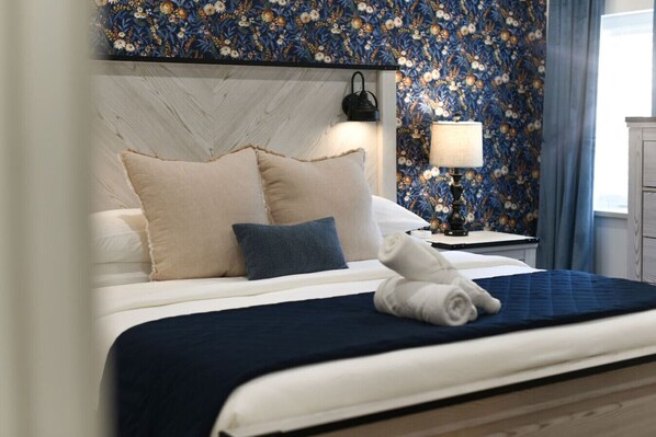 2 bedrooms, desk, iron/ironing board, travel cot