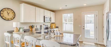 Fridge, microwave, stovetop, dishwasher