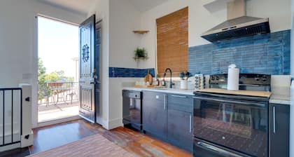 Stylish Apt Near Lake Travis w/ Entertainment