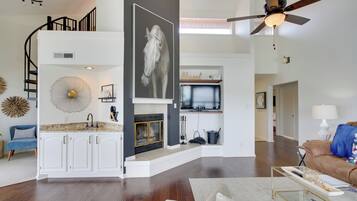 TV, fireplace