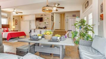 Iron/ironing board, internet, bed sheets