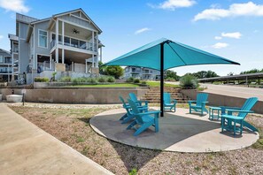 Outdoor dining - SoCo Mirage: Waterfront & Swim UP Bar (Kingsland)