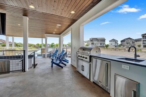 Terrace/patio - SoCo Mirage: Waterfront & Swim UP Bar (Kingsland)