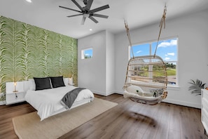 5 bedrooms, iron/ironing board, WiFi, bed sheets
