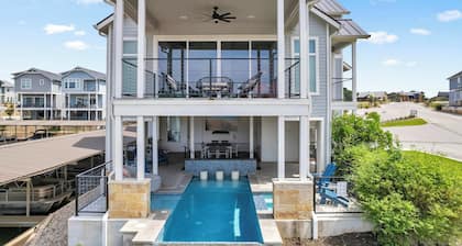 SoCo Mirage: Waterfront & Swim UP Bar