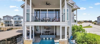SoCo Mirage: Waterfront & Swim UP Bar
