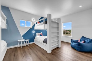 5 bedrooms, iron/ironing board, WiFi, bed sheets - SoCo Mirage: Waterfront & Swim UP Bar (Kingsland)