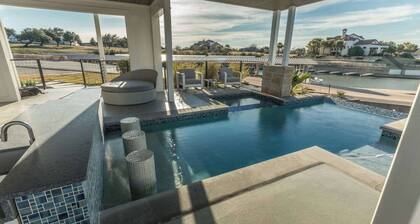 SoCo Mirage: Waterfront & Swim UP Bar