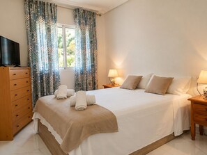 2 bedrooms, iron/ironing board, WiFi, bed sheets