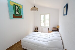 5 bedrooms, iron/ironing board, free WiFi