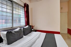 Desk, laptop workspace, free WiFi - Hotel Century Inn (Bengaluru)