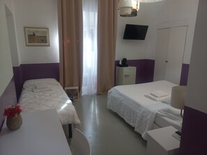 2 bedrooms, iron/ironing board, WiFi, bed sheets - Family Suite (Roma)
