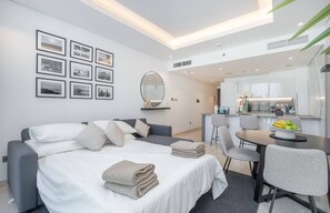 2 habitaciones, tabla de planchar con plancha, internet y ropa de cama 