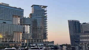 Marina - Spacious 1Bedroom, Burj views, Infinity Pool & Jacuzzi (Dubai)