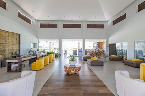 Dining - Breathtaking 3BR Luxury Condo at Calypso by Bocobay (Noord)