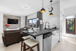 Interior - Breathtaking 3BR Luxury Condo at Calypso by Bocobay (Noord)