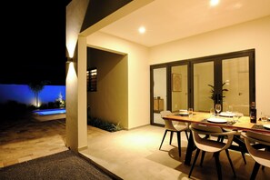 Outdoor dining - Great Location -  Newly built and Beautiful home (Willemstad)