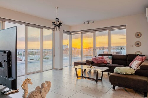 Penthouse avec vue magnifique et jacuzzi