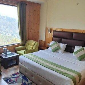 Escritorio, wifi gratis y ropa de cama 