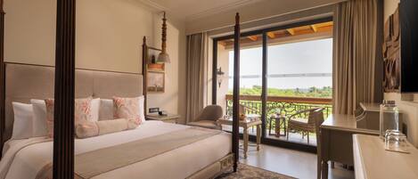 Classic-Zimmer, 1 King-Bett | 1 Schlafzimmer, Minibar, Zimmersafe, Schreibtisch