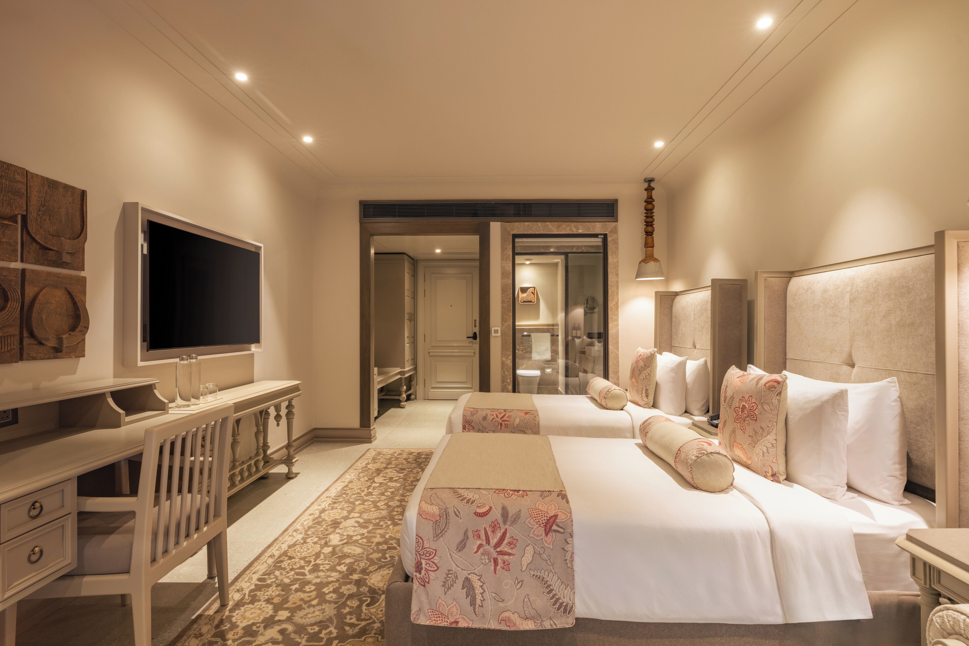 Premium Twin Room | Minibar, in-room safe, desk, blackout drapes