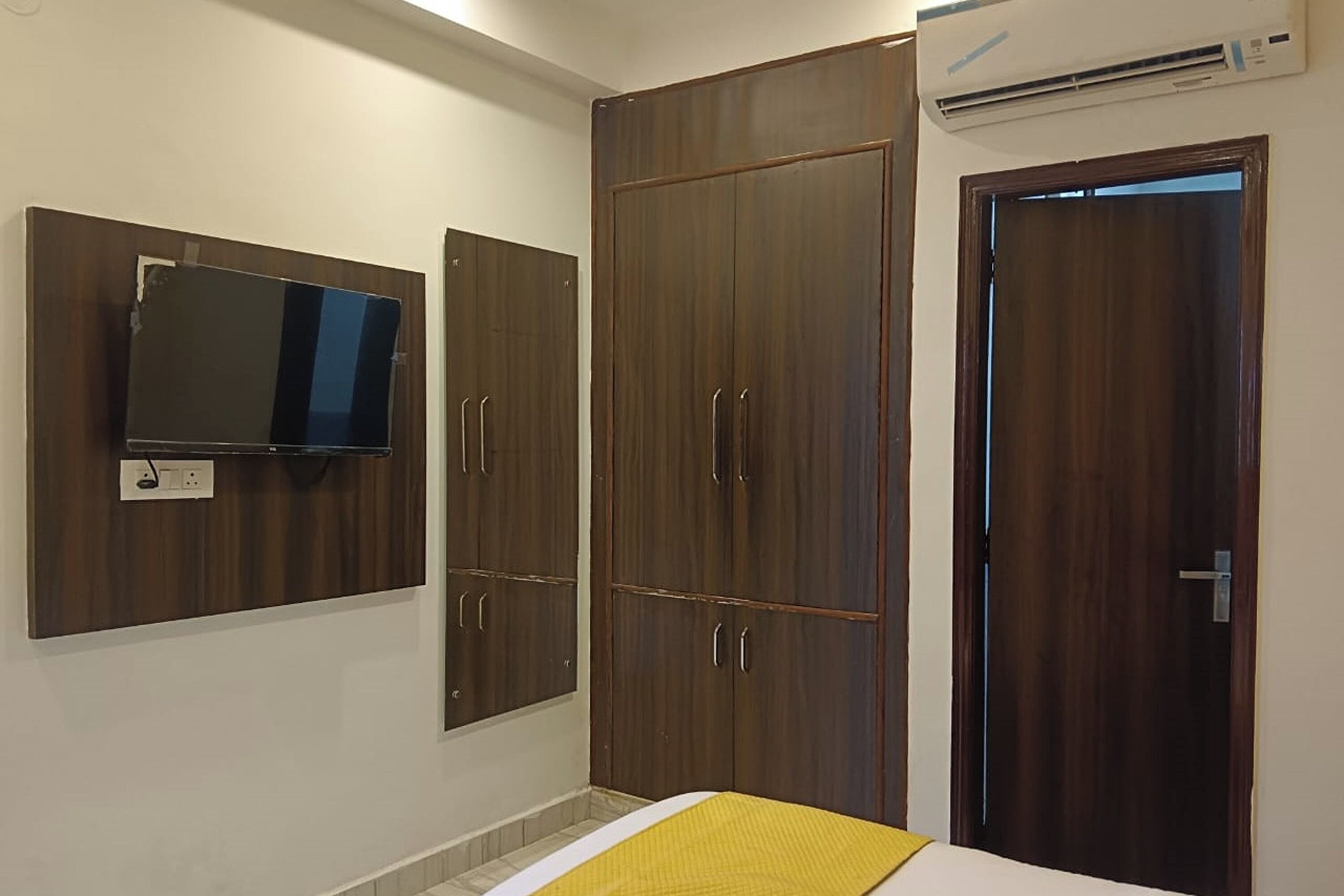 Minibar, escritorio, sistema de insonorización y wifi gratis 