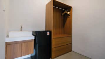 Studio Deluks | Meja kerja, Wi-Fi gratis, dan seprai linen