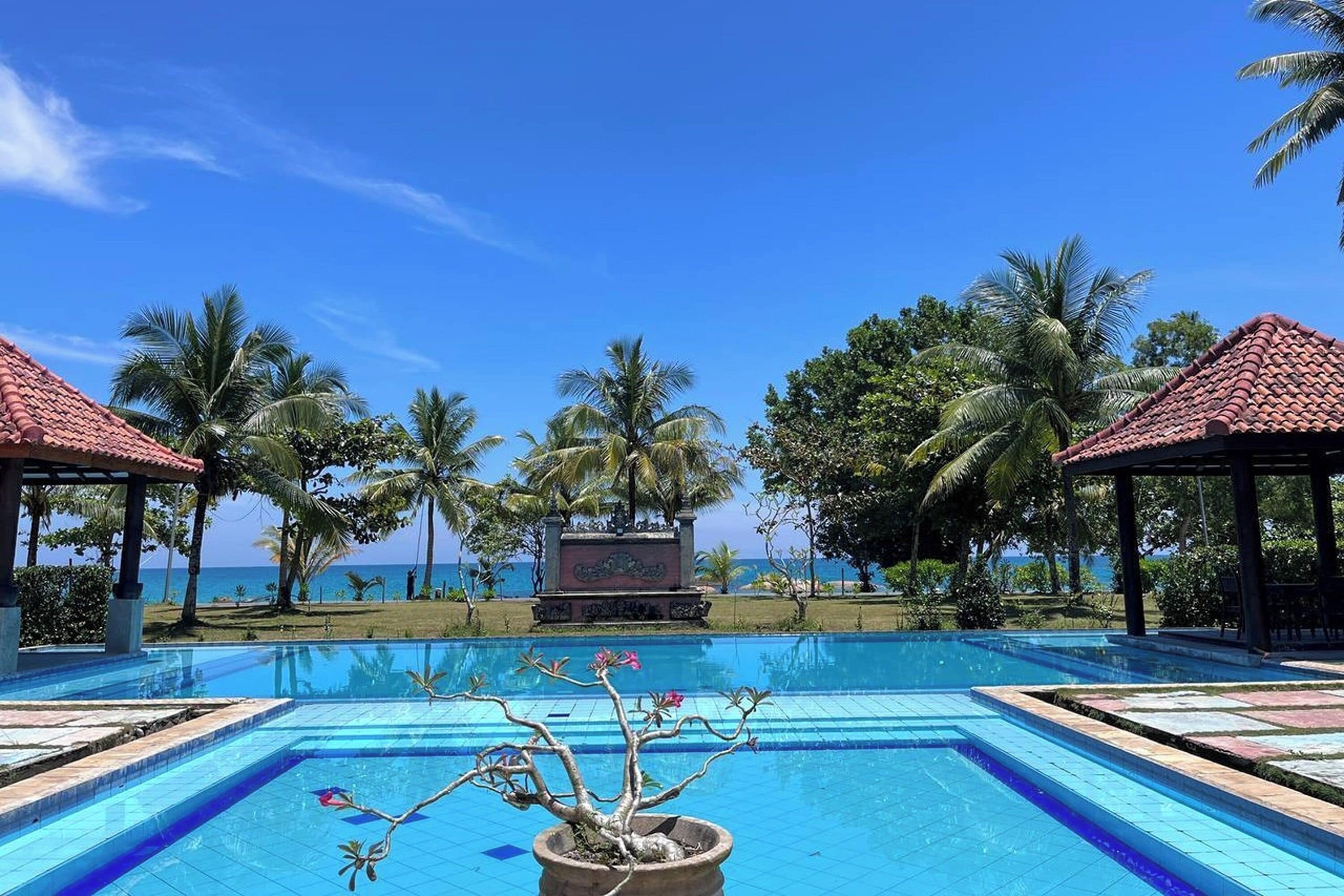 Indoor pool, outdoor pool