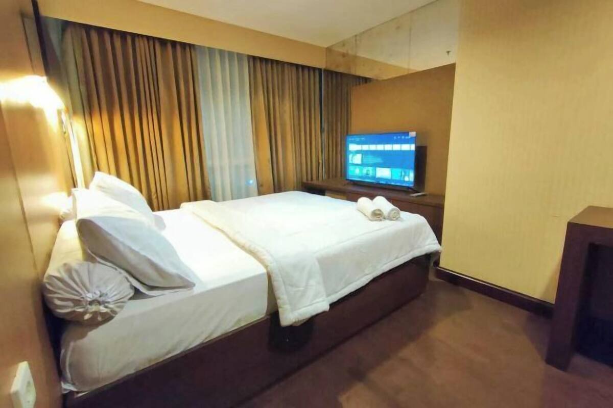 Minibar, desk, free WiFi