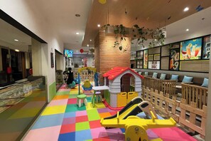 Interior - El Royale By Farizi Rooms (Bandung)