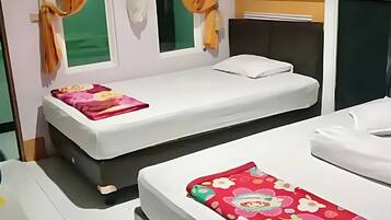 Double Room, Air conditioning | Desk, free WiFi, bed sheets