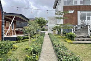 A pathway leading to a building with a staircase and a sign indicating a cafe. - Elka-Es Villa (Lembang)