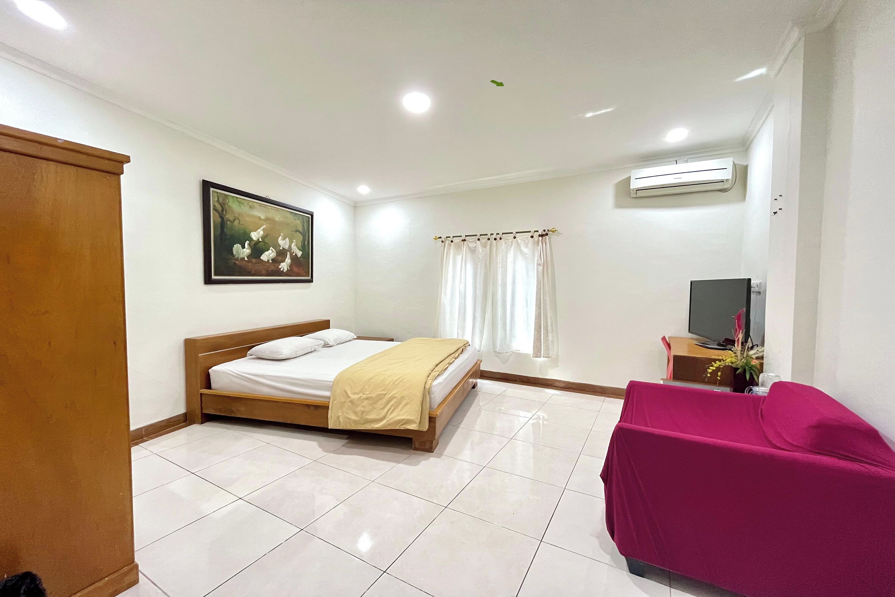 华丽客房 | 办公桌、免费 WiFi、床单