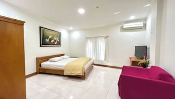 Deluxe Room | Desk, free WiFi, bed sheets