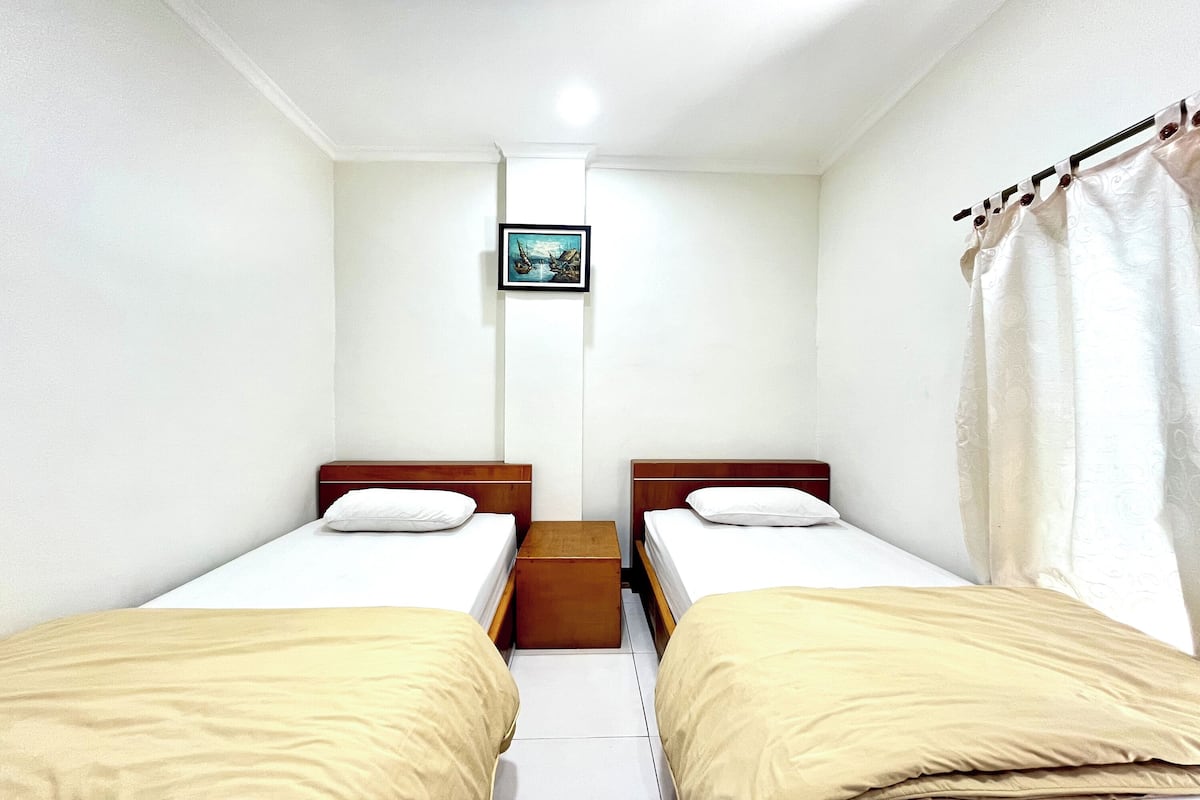 Standaard kamer | Een bureau, gratis wifi, beddengoed