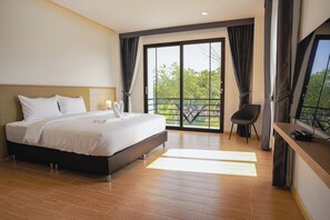 Escritorio, cortinas blackout, wifi gratis y ropa de cama 