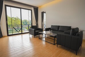 Escritorio, cortinas blackout, wifi gratis y ropa de cama 