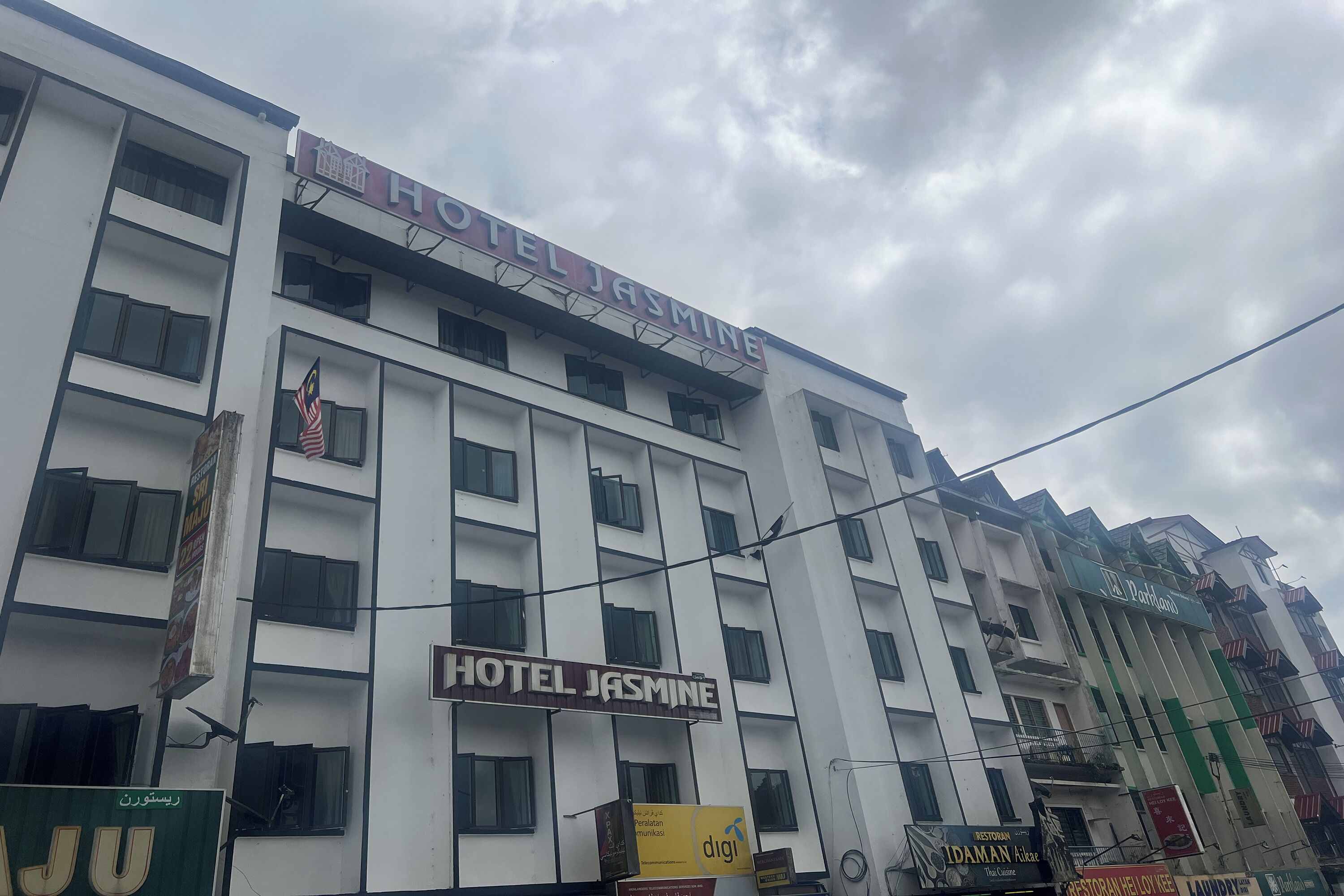 A multi-story building with a sign for HOTEL JASMINE.
