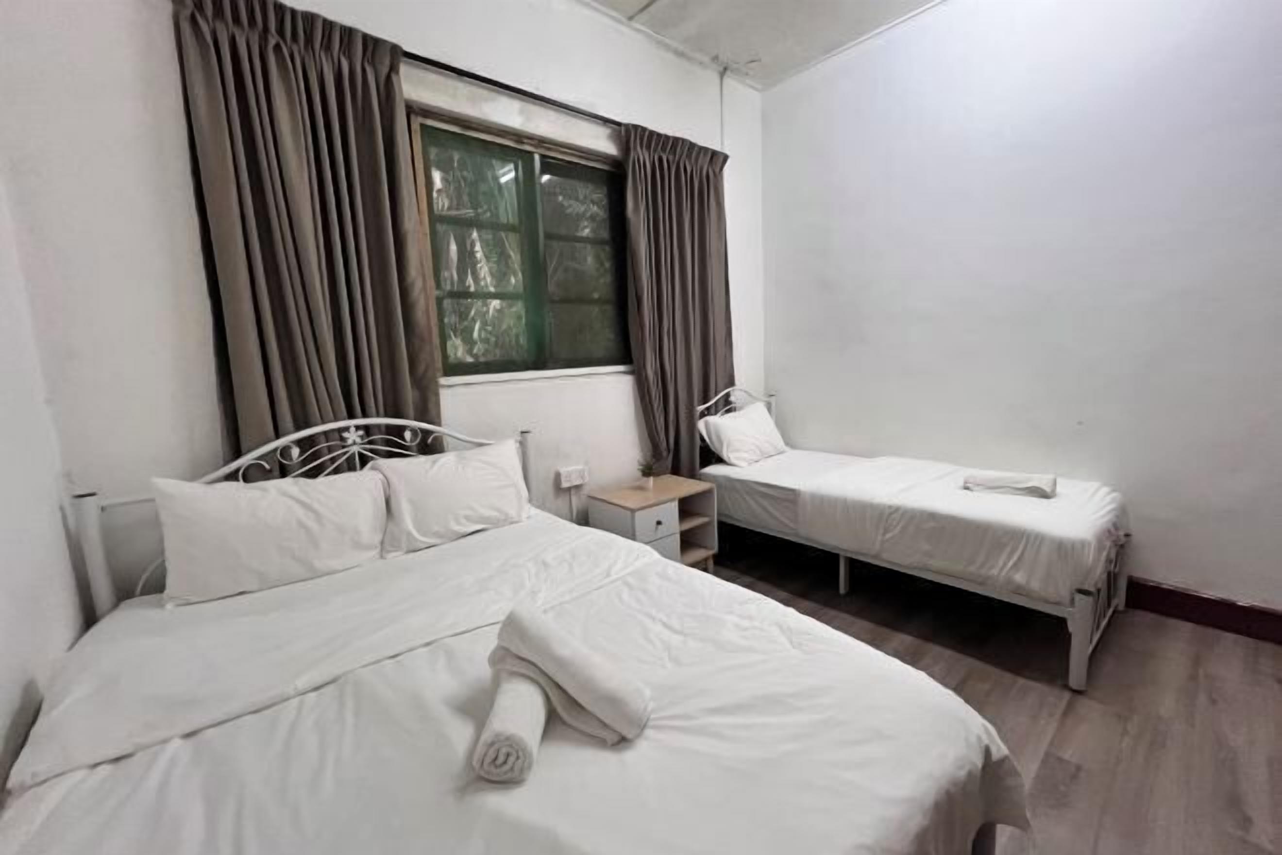 مكواة/لوح كي وملاءات أسرّة