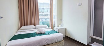 โรงแรมฟาสต์ ศรีโกมบัก