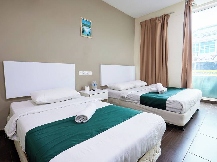 Triple Room, City View | Free WiFi, bed sheets