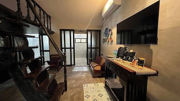 Habitación familiar | Escritorio, wifi gratis, ropa de cama y acceso para silla de ruedas