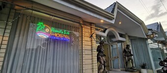 Resort’s Side Hostel near Shangrila