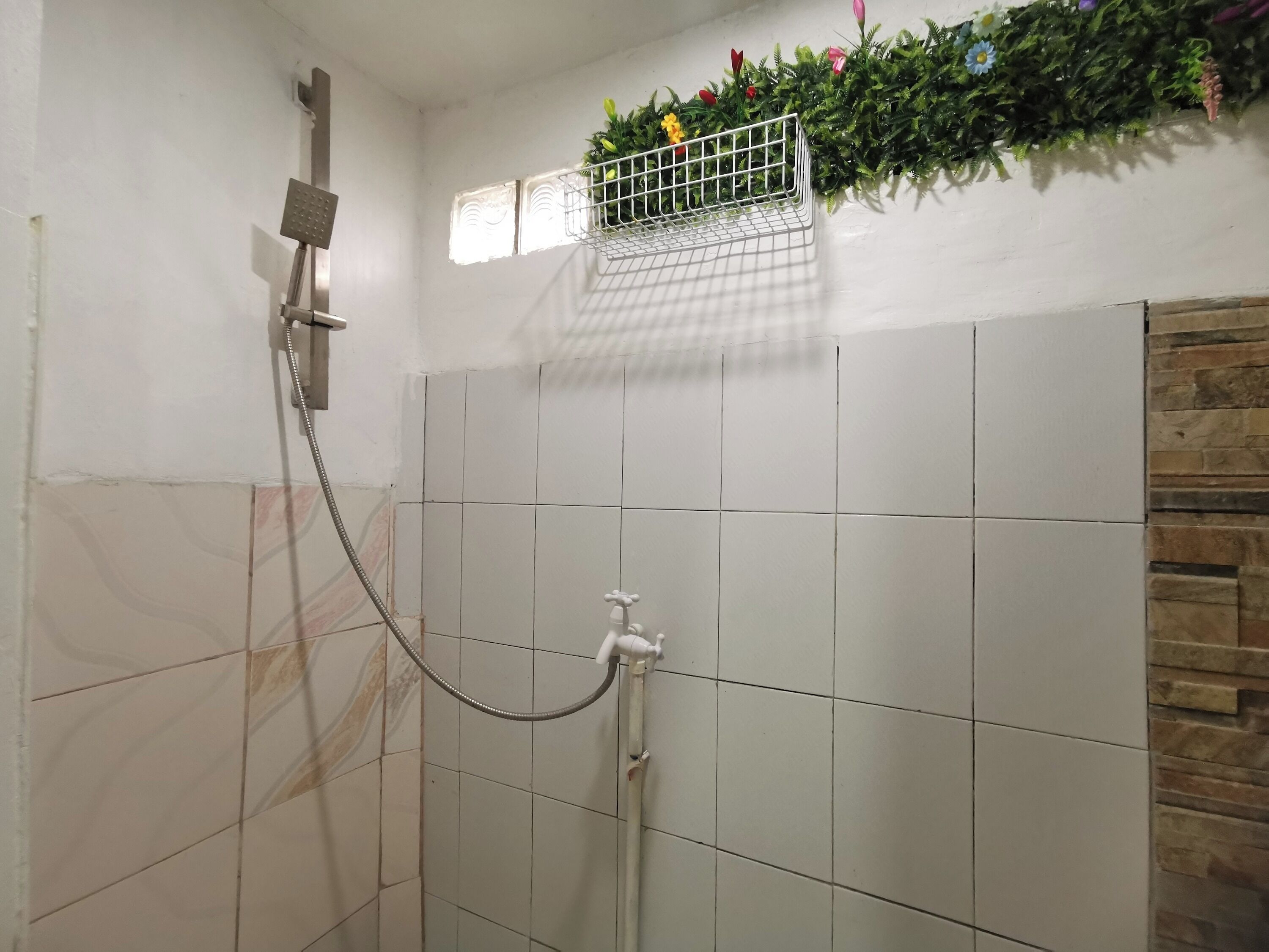 Gemeinsamer Standard-Schlafsaal, Nur Frauen | Badezimmer | Dusche, kostenlose Toilettenartikel, Haartrockner, Handtücher