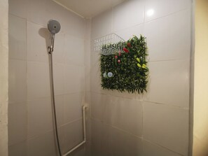 Bathroom - Resort’s Side Hostel near Shangrila (Lapu-Lapu)