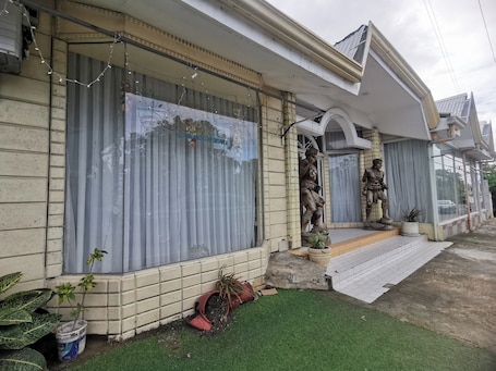 Fachada de la propiedad